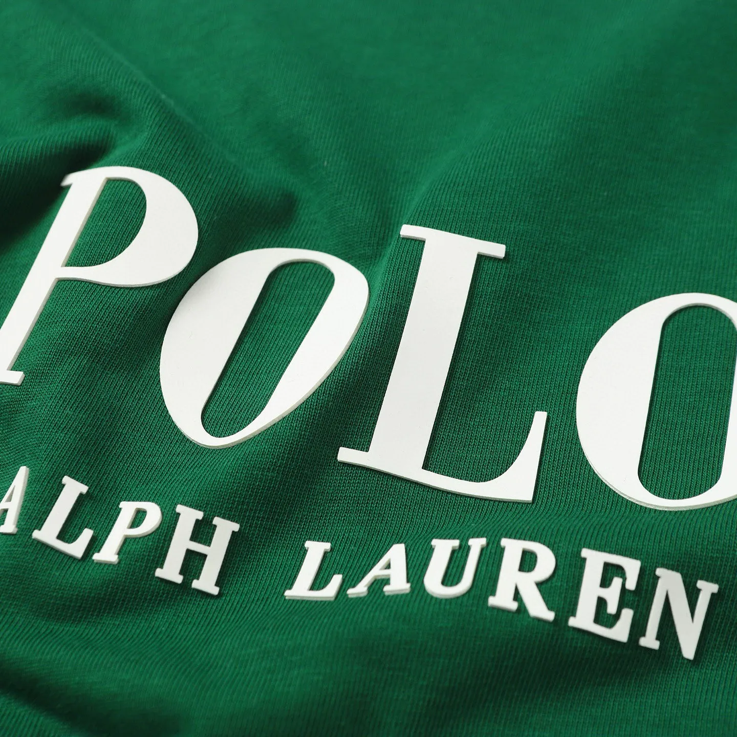P126 Style number: 508 Ralph Lauren/Ralph Lauren 25ss new summer 3D silicone Polo embossed round neck T-shirt. The main logo on the neck has a QR code mark, which can be scanned for verification. It uses 3D silicone three-dimensional English letter logo embossing to distinguish low-low products on the market. 32 counts, 240g hydrophilic toner, 100% cotton fabric, comfortable and soft, highly breathable, focusing on high-end cost-effectiveness, needless to say good quality. Available in a variety of colors, both boys and girls can try this genderless style, giving them a yuppie tone in no time. Immerse yourself in your leisurely style, and have your own style in retro. Natural, vivid and very French romantic feelings, perfectly integrating youthful atmosphere and trend. Color: off-white, navy blue, dark green, light green Size: S-xL S Shoulder width 44 Bust 104 Sleeve length 23 Clothing length 72 M Shoulder width 45 Bust 108 Sleeve length 24 Clothing length 74 L Shoulder width 46 Bust 112 Sleeve length 25 Clothing length 76 xL Shoulder width 47 Bust 116 Sleeve length 26 Clothing length 78